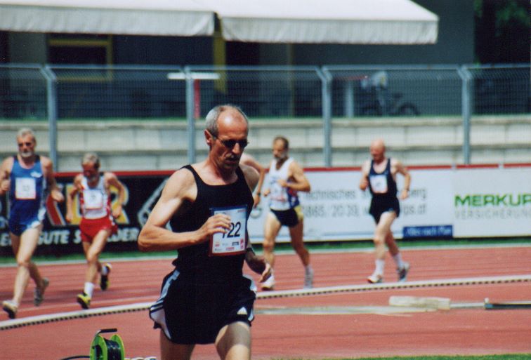 2003/1500/b12.jpg