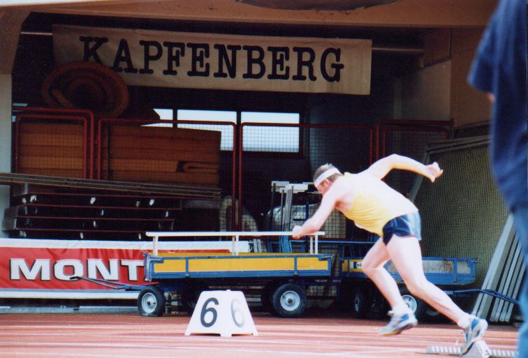 2003/400/c16.jpg