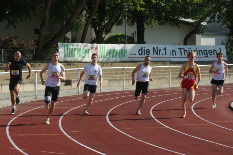 2011/200/015_W6728.jpg